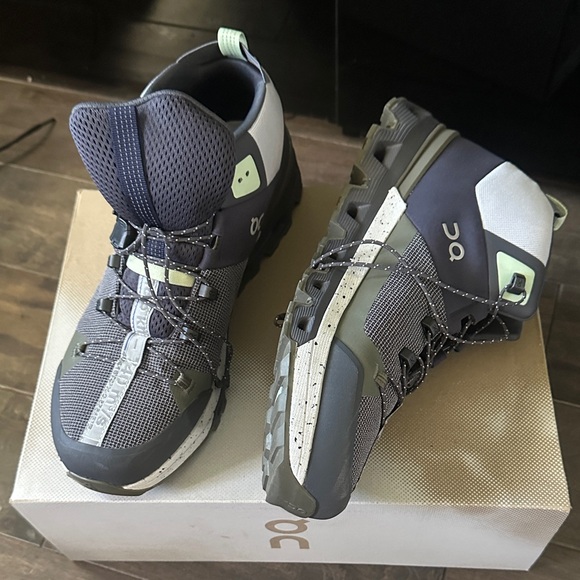 On Running Men's Black and White Athletic Shoes - Picture 1 of 3